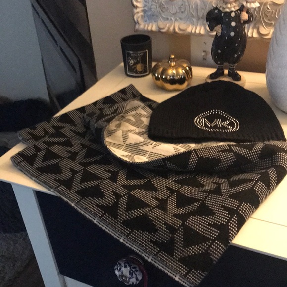 mk scarf price